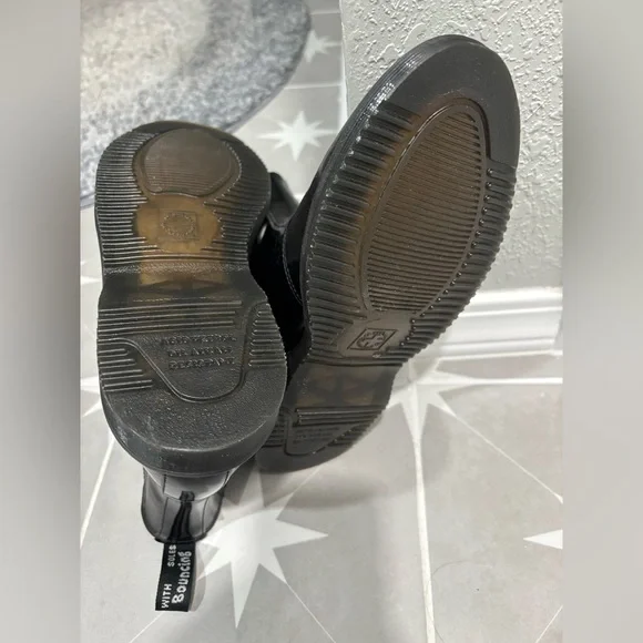 Dr. Martens Flora Sleek Black Chelsea Ankle Boots Brand New Sz 7 Leather - Picture 10 of 13